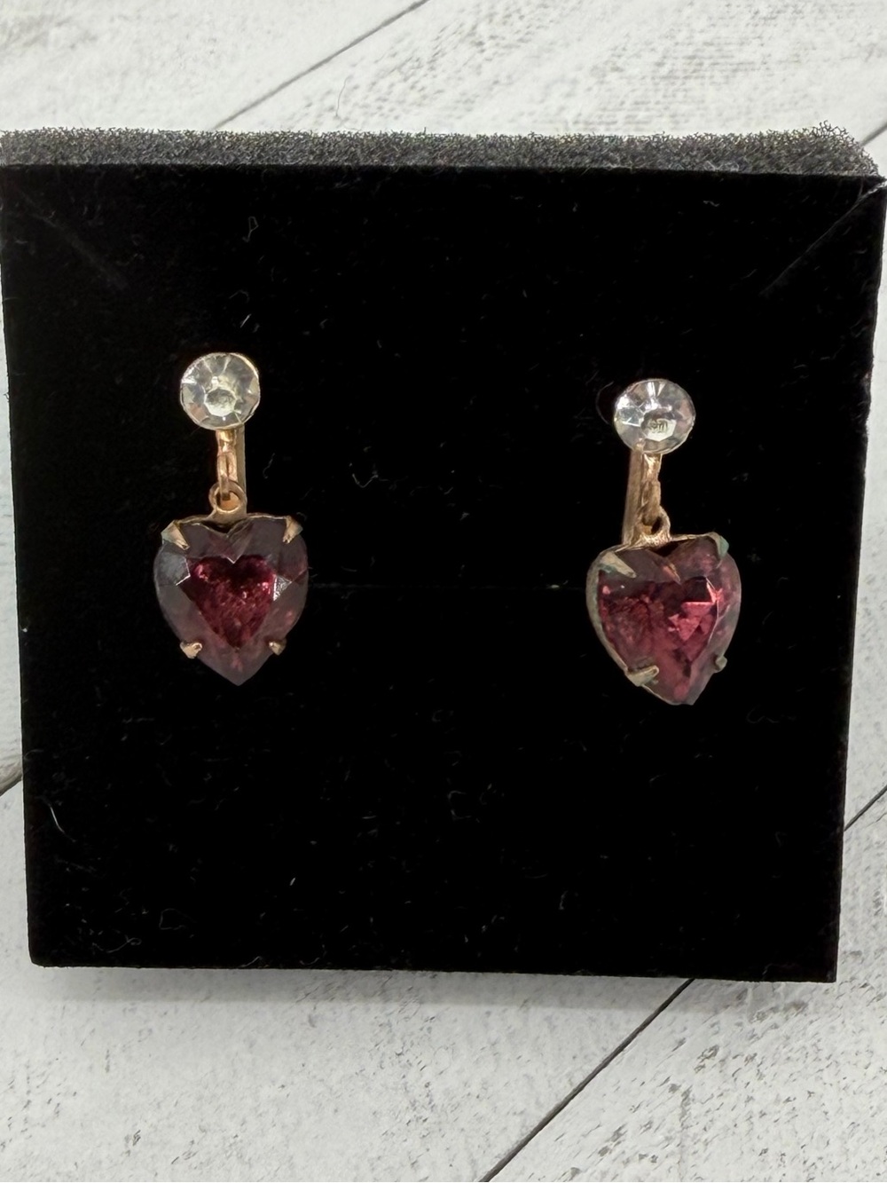 Vintage Amethyst Purple Rhinestone Heart Gold Tone Screw Back Dangle Earrings OS